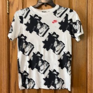 Nike Boys shirt XL